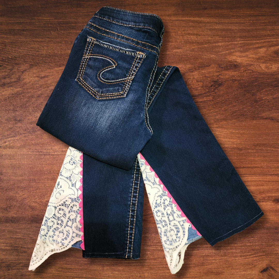 Vintage Scalloped Lace Flares